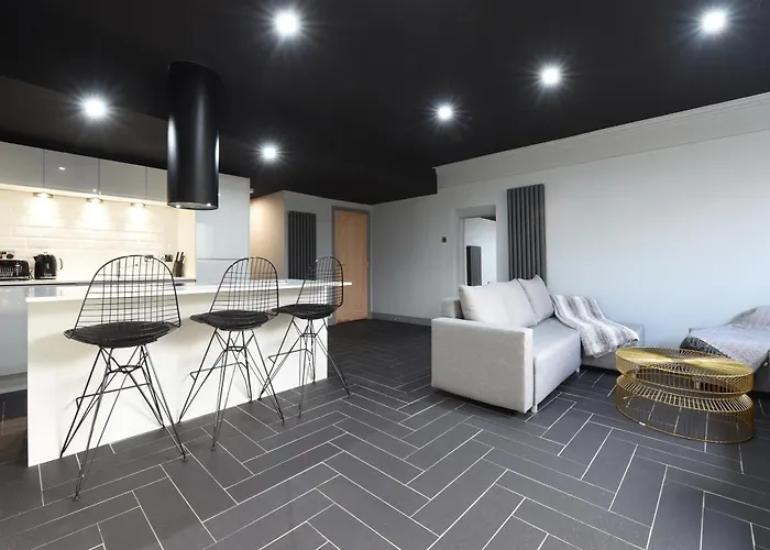 Swan Street Suite Sleeps 23